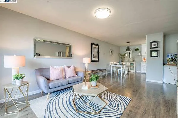 2 bed, 933 sqft, $2,700 — Photo 3