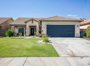 806 New Zealand Dr, Bakersfield, CA