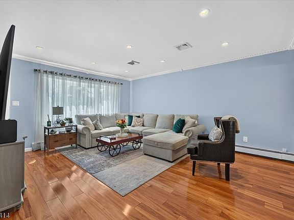 5th image of 26 Cedar Dr