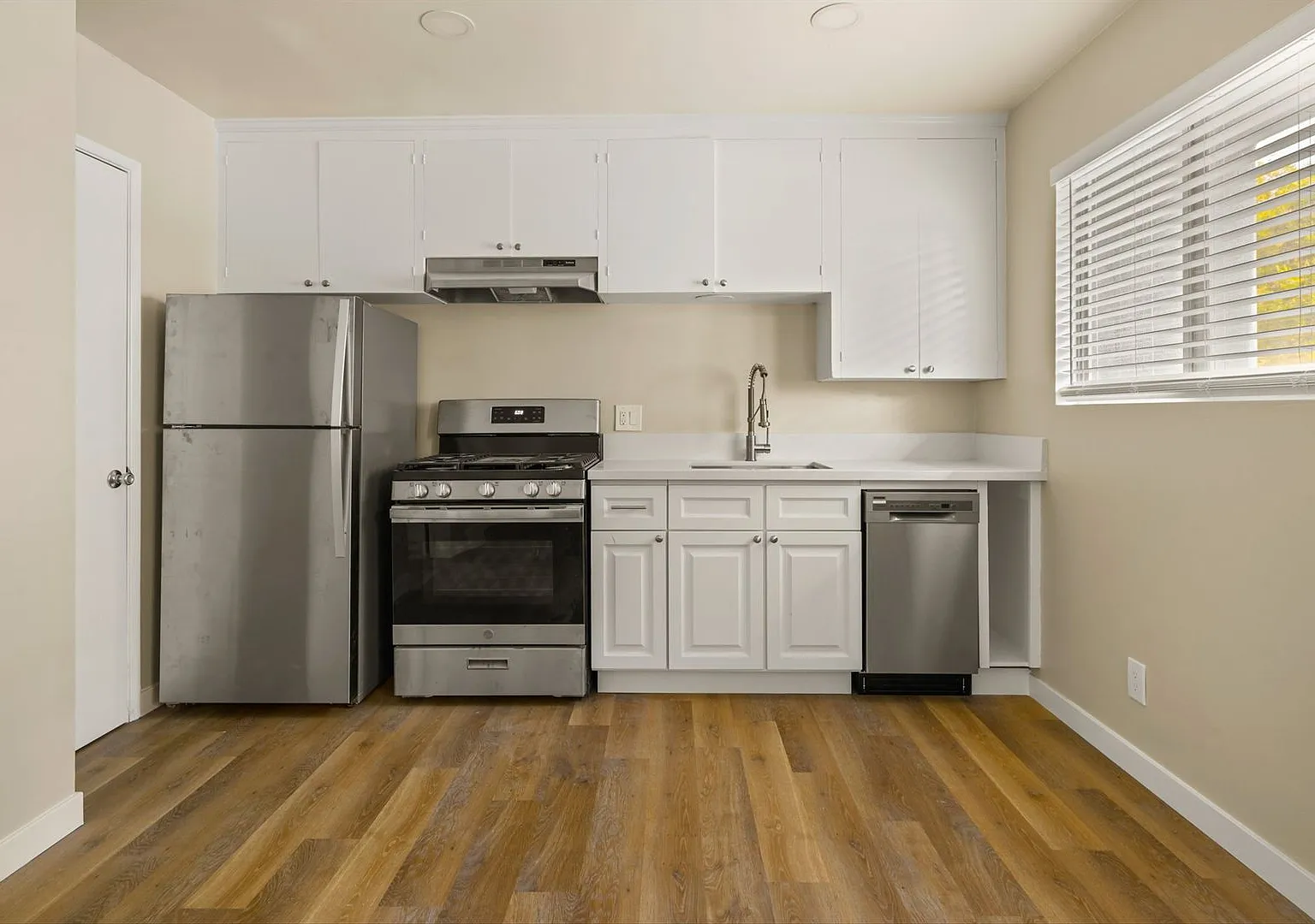 130 W Padre St — Photo 3