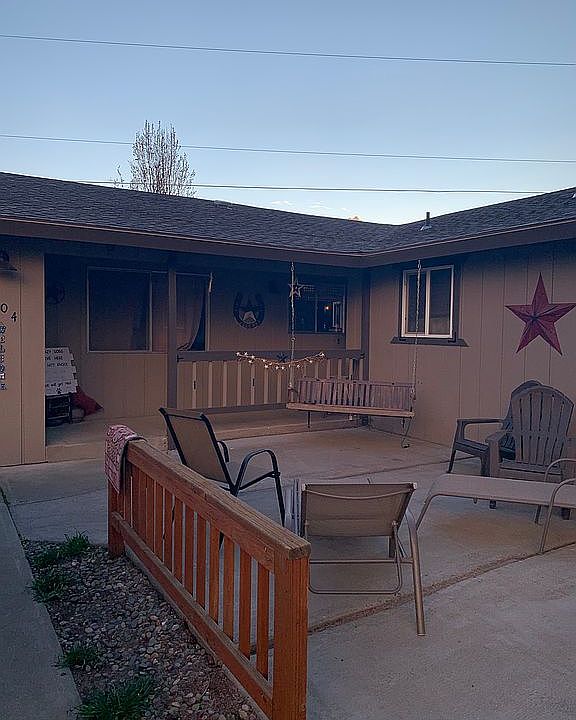 2nd image of 904 Boucher Ln