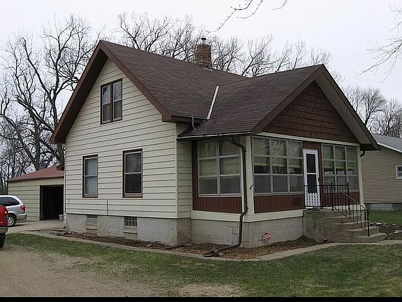 3rd image of 307 Avenue D E