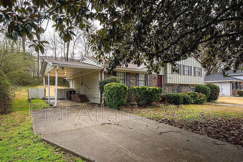 5 bed, 3.0 bath, 1976 sqft, $2,150 — Photo 3