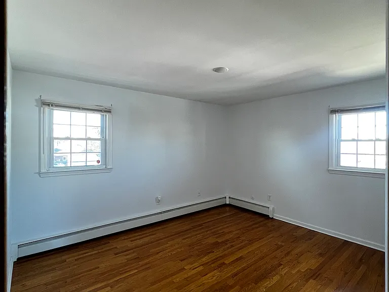 442 Ainsworth St — Photo 9