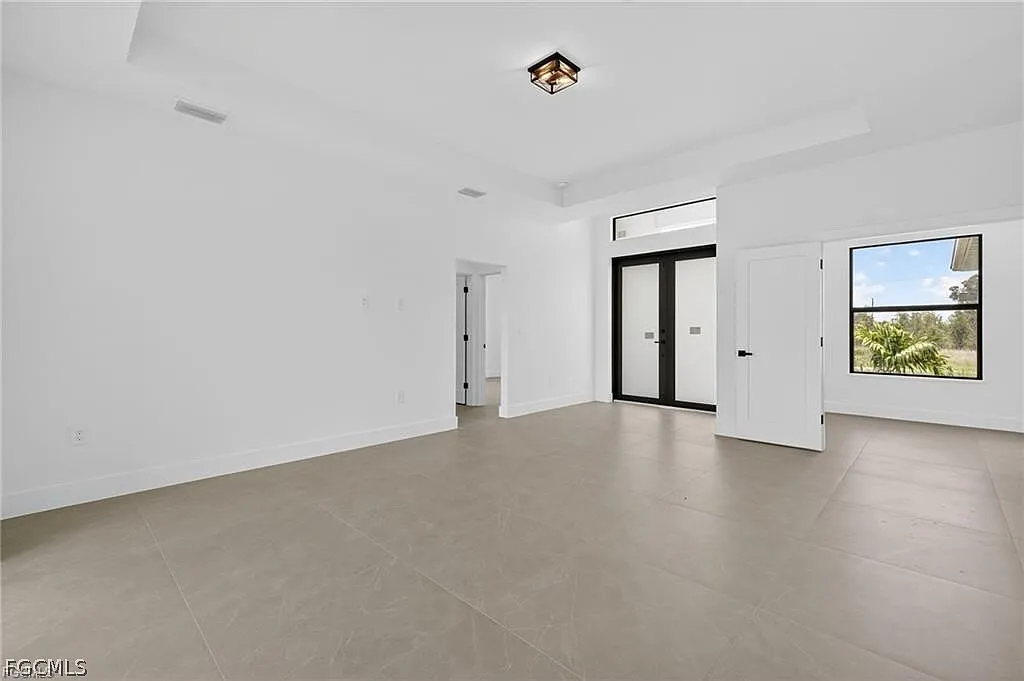 3 bed, 2.0 bath, 1545 sqft, $2,100 — Photo 2