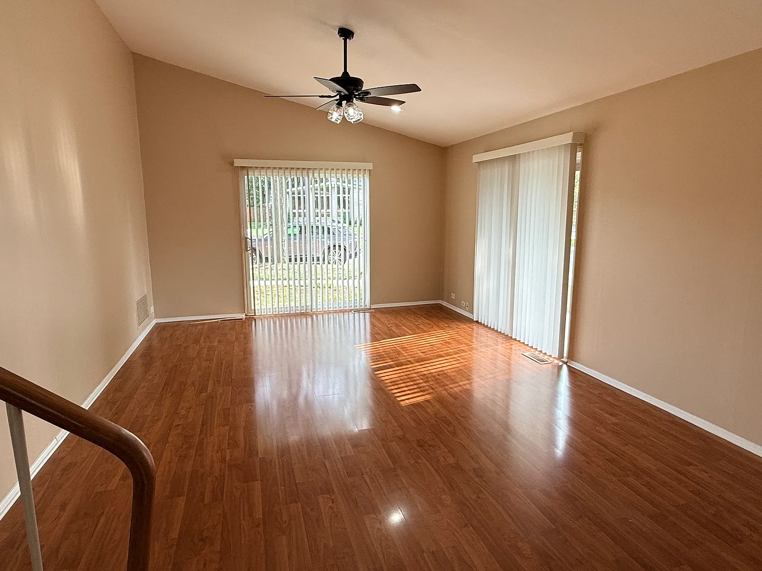 3 bed, 1.5 bath, 1350 sqft, $2,350 — Photo 4