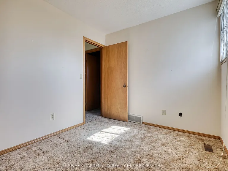 7740 Chorozy St — Photo 14