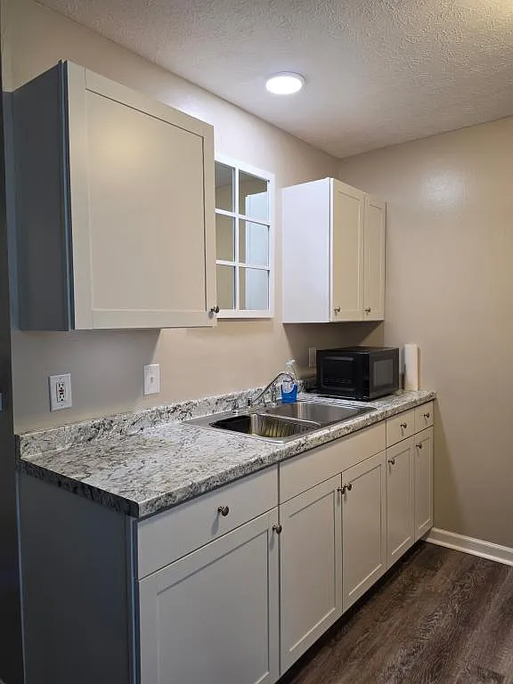 7560 Greenwood Rd — Photo 3