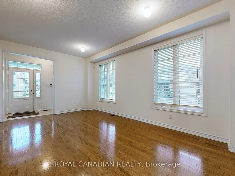 1 Green Spruce Rd — Photo 4