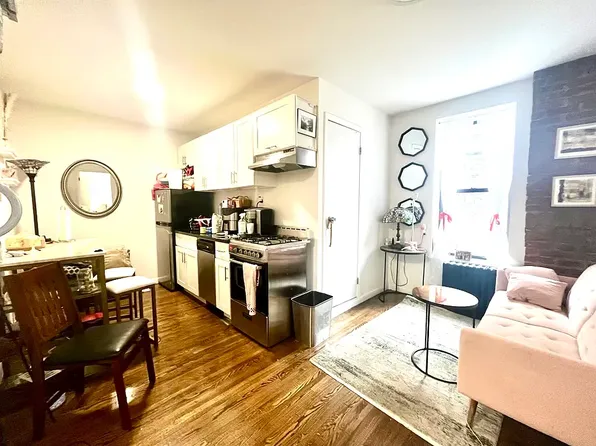 208 East 82nd Street image 1 of 10