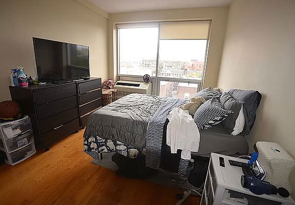 4th image of 28-25 Steinway St #3R