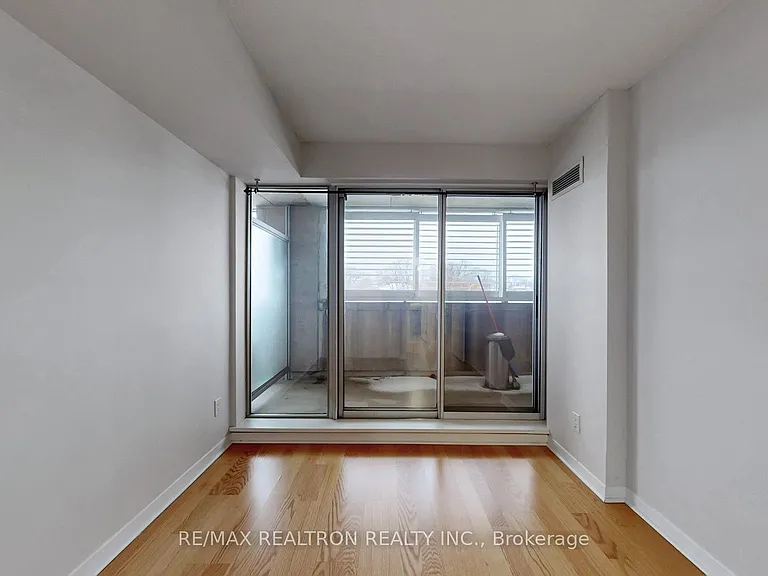 1050 The Queensway #217 — Photo 31