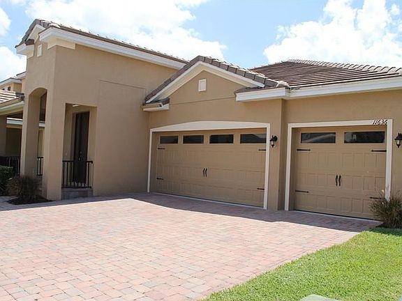 Three-car garage with extended space