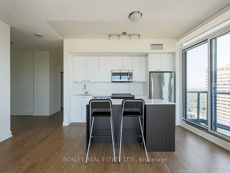 30 Roehampton Ave #3403 — Photo 6