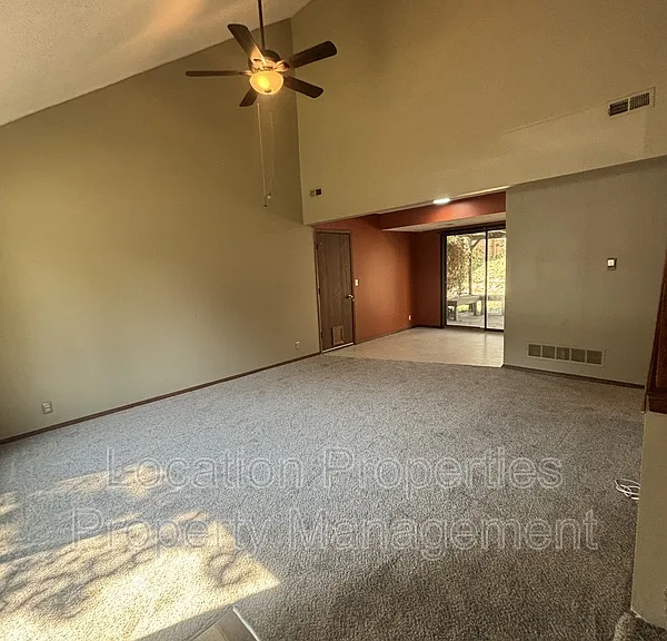 2401 Sequoia Ct — Photo 2