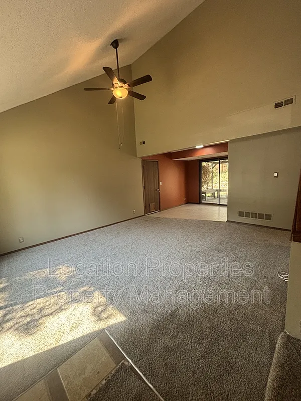 Building Photo - 2401 Sequoia Ct