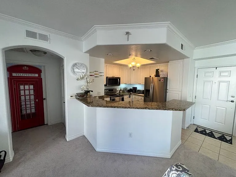 9263 Regents Rd #B210 — Photo 7