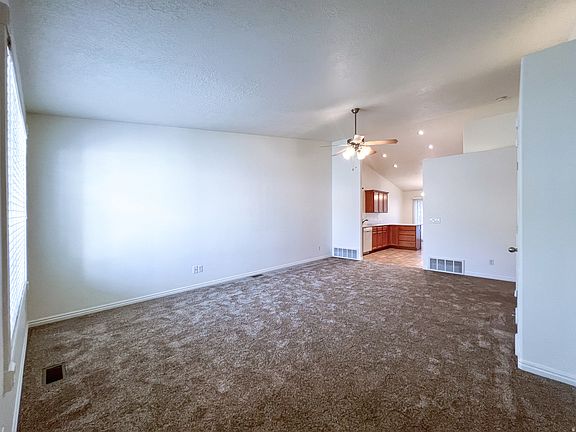 4th image of 527 W 1450 N