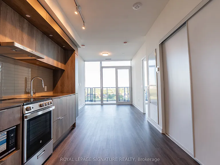 448 Burnhamthorpe Rd W #612 — Photo 2