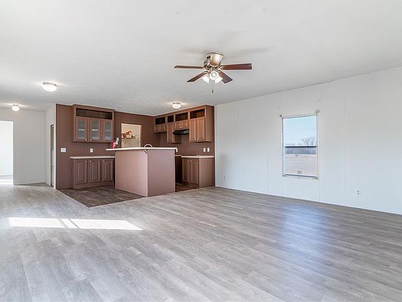 4th image of 2439 Beverly Ln