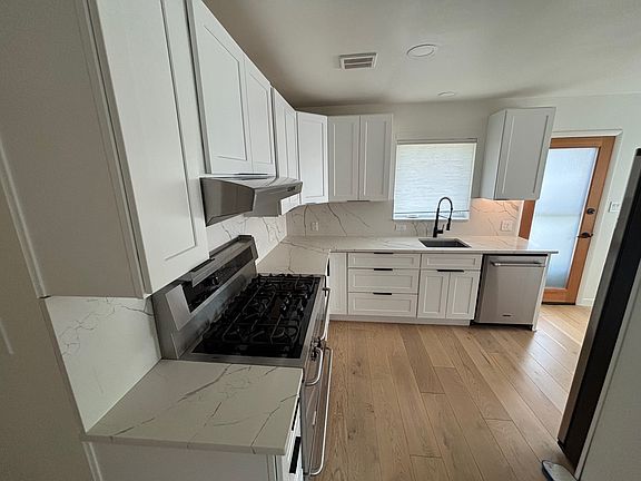 5th image of 13302 10th Ave NE
