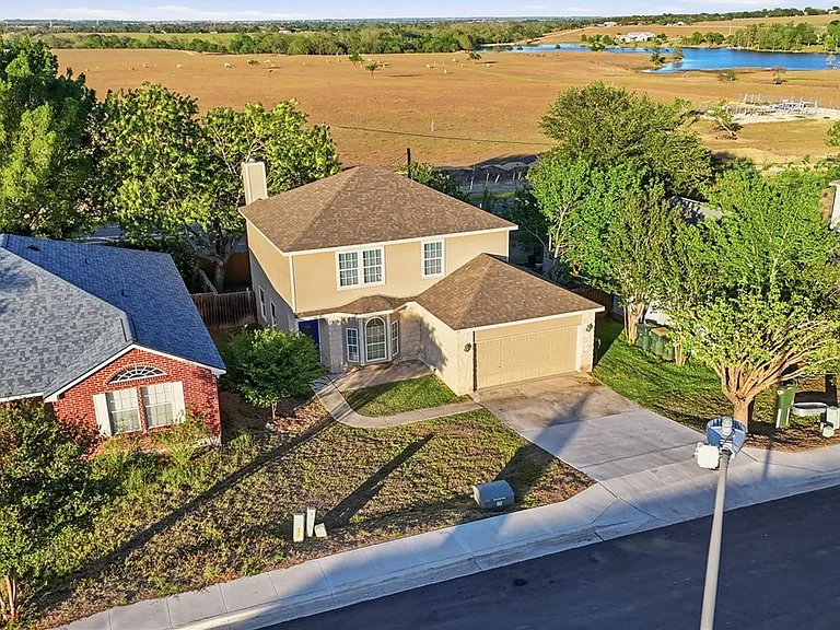 821 Benning — Photo 37