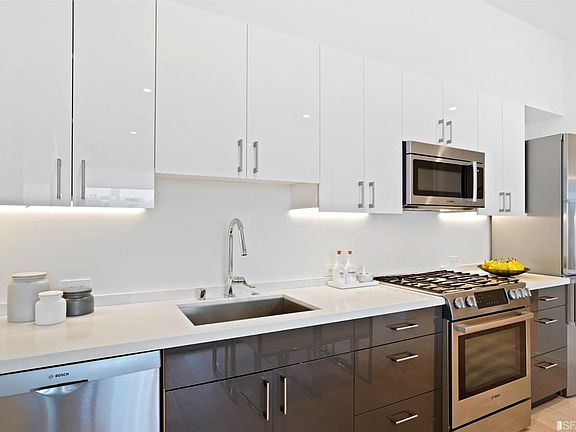 5th image of 1001 17th St Unit 403