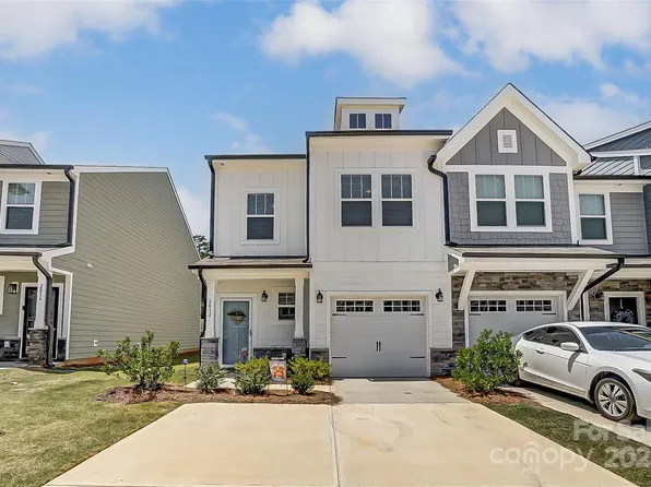 2032 Crooked Oak Ln, York, SC 29745