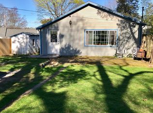 6 Anawan Ave, Bristol, RI 02809