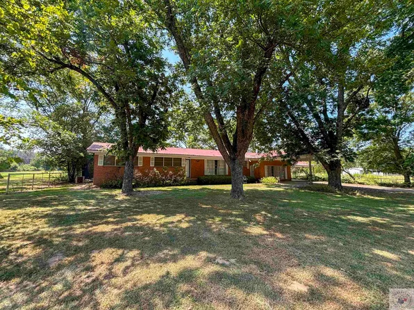185 County Road 3201, De Kalb, TX 75559