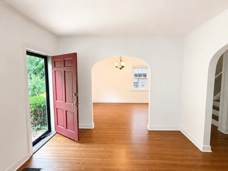 163 N Ewing Ave — Photo 3