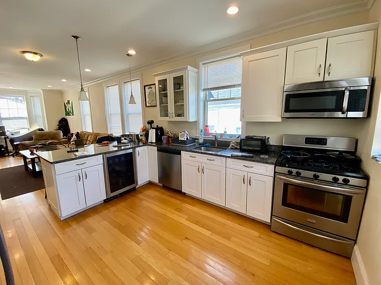 1 Larose Pl #2H — Photo 7