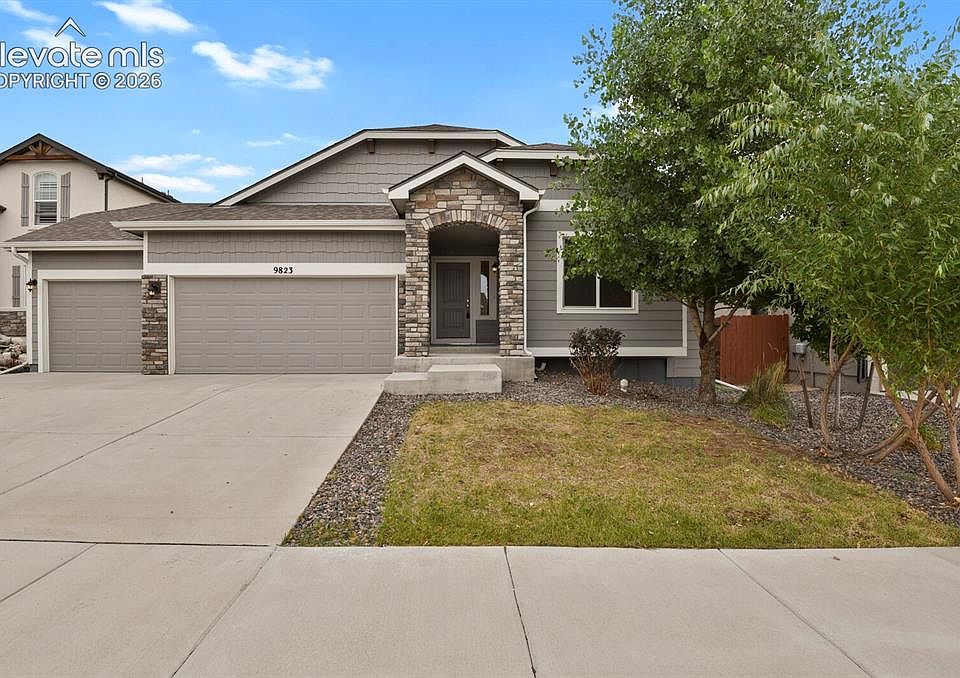 1st image of 9823 Fairway Glen Dr