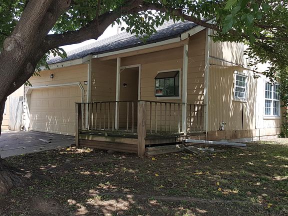 Nice Corner lot with a 2 car garage and nice front deck!
