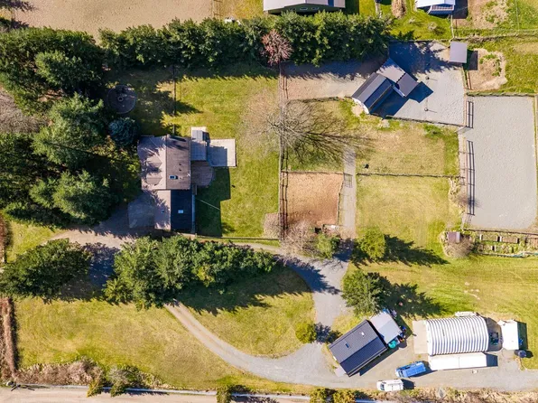 6104 Ledingham Rd, Comox Valley, BC V9J 1M5