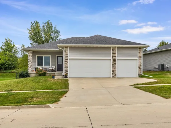 9914 Marnewood Dr, Johnston, IA 50131