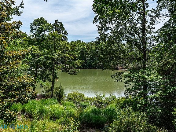 3rd image of 141 Walden Dr