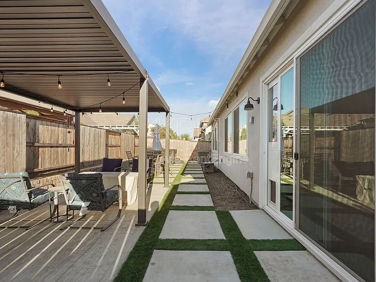 2933 Valencia St — Photo 49