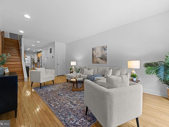 2nd image of 609 E Fort Ave