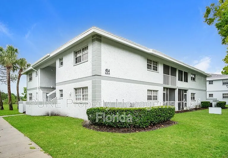 454 Fairways Cir #B204 — Photo 1