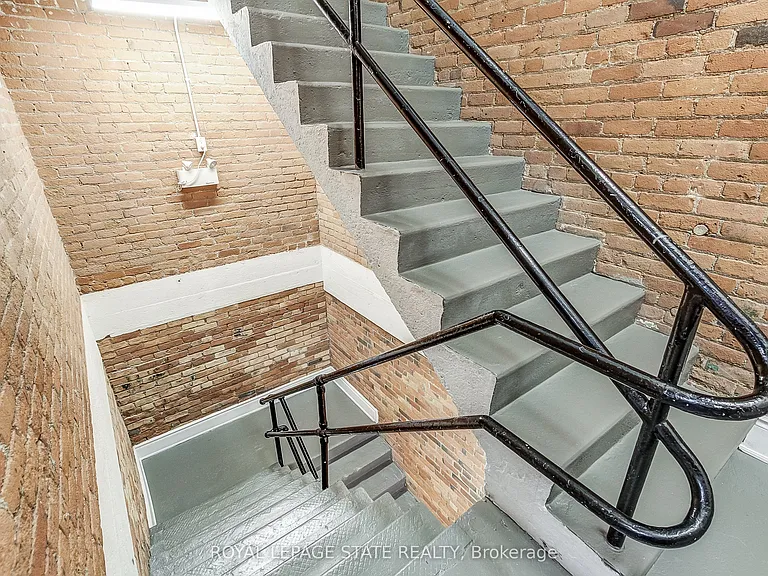80 King William St #214 — Photo 24