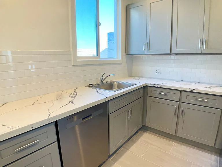 2760 Sutter St #304 — Photo 5