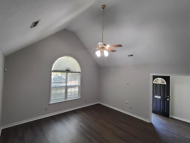 1059 Cutleaf Dr — Photo 2