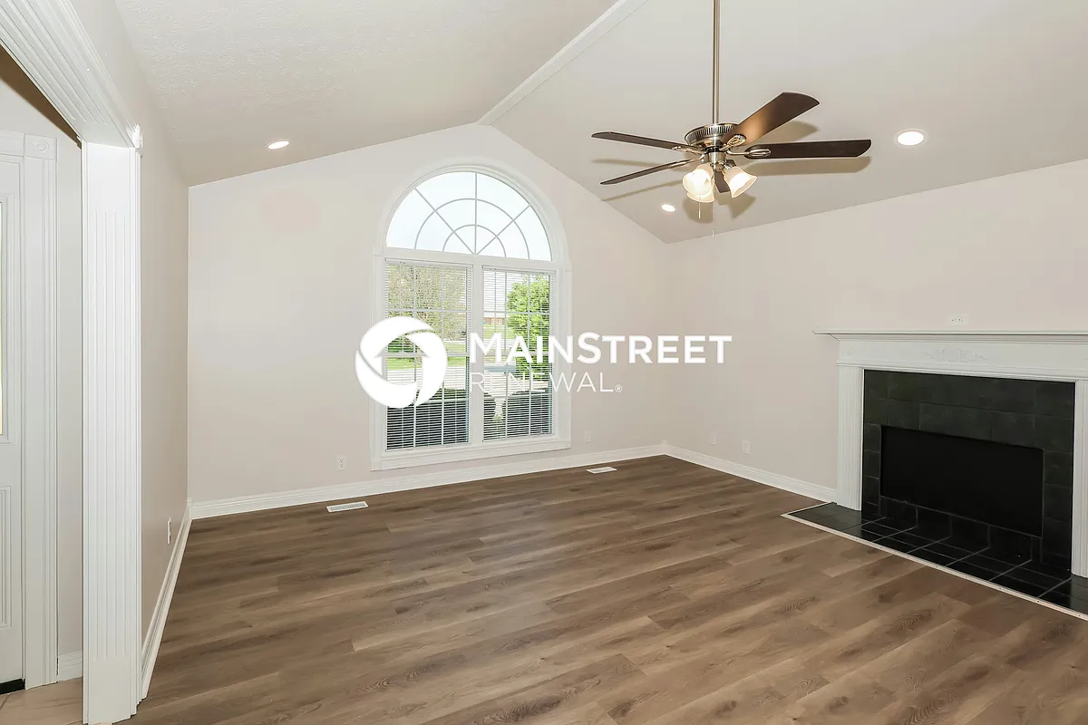 Living Room - 113 Taylor Ct