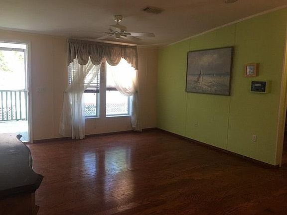 2nd image of 220 Oleander Dr