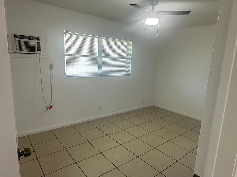 2407 McKinley St #2 — Photo 13