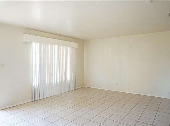 3rd image of 1606 Daffodil Ave