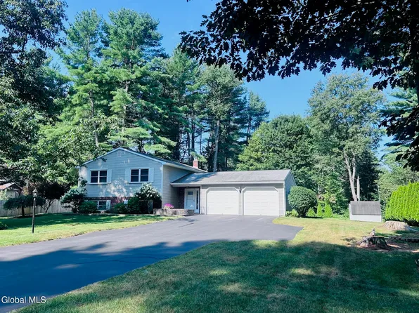 9 Rolling Hills Dr, Gansevoort, NY 12831