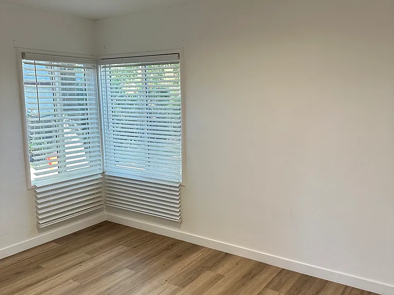 9767 Canterbury Ave — Photo 3