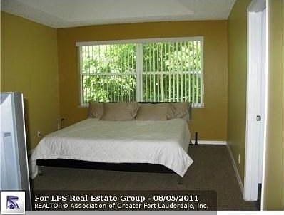 5th image of 160 NW 106th Ave